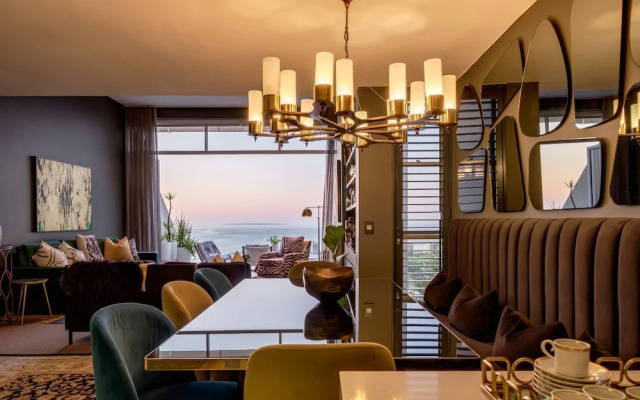 Beautifully Designed Villa w Sweeping Views Belle View