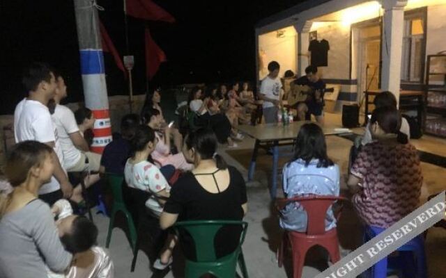 Zhoushan youth hostel for the elderly and the sea