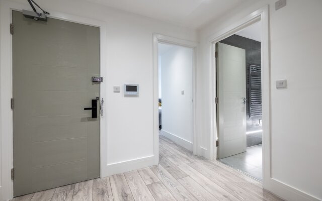 Stunning 2-bed Apartment in Camberley