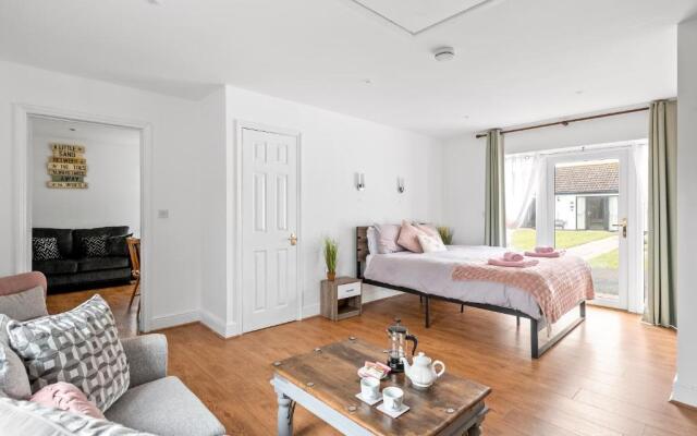 Number 1 Lytton Tree Lodge