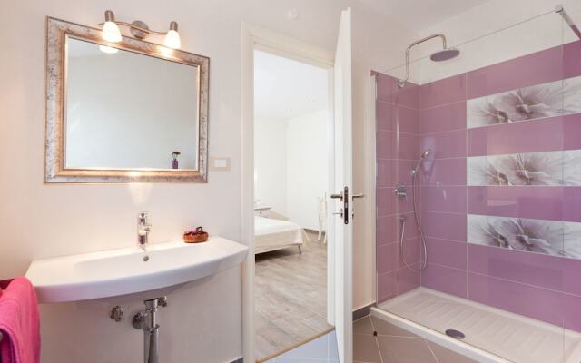Charming Villa in Sveti Lovrec With Swimming Pool