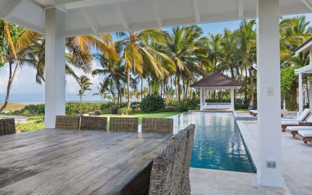 Oceanfront Golf Course Estate w Pool Guest House