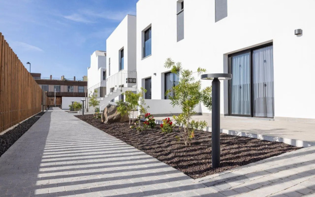 Esmeralda Cotillo Homes by LIVVO