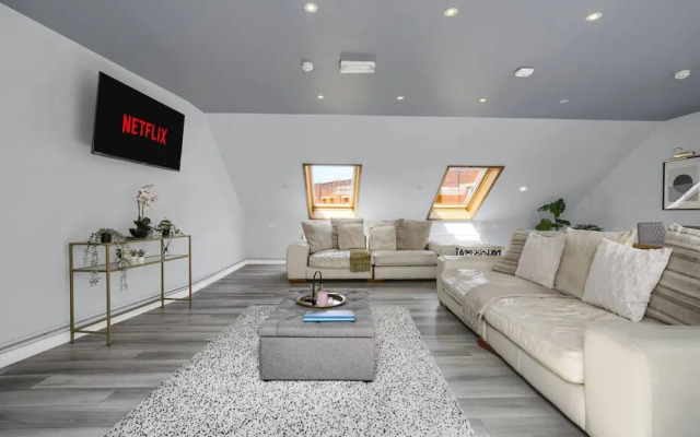 Luxury Penthouse Suite - Swansea Central - Beach