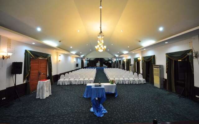Home and Hill Resort
