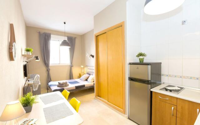 Studio in Málaga, With Wifi