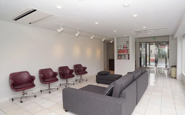 Tobi Hostel and Apartments