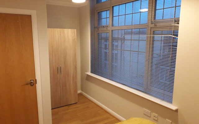 Luxury and Stylish 2 bedroom Apartment with en-suite
