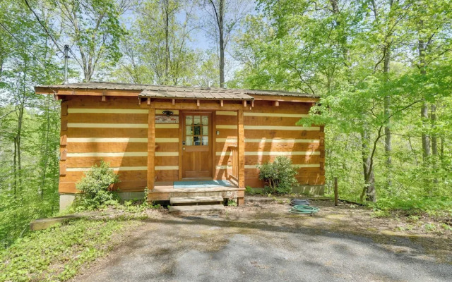 Covered Deck & Hot Tub: Cozy Gatlinburg Cabin