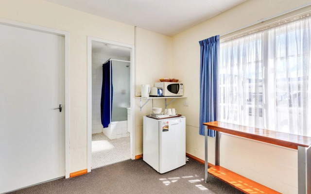 Martin Cash Motel