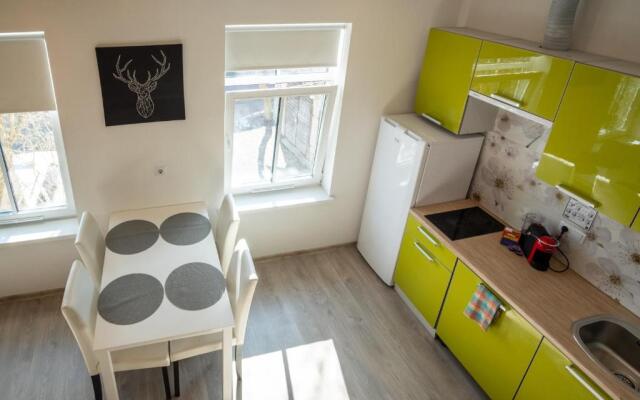 Contact Free Apartments with Free Parking by Dream Stay