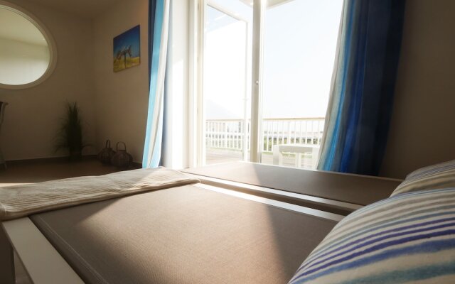 Easy Living Hotel