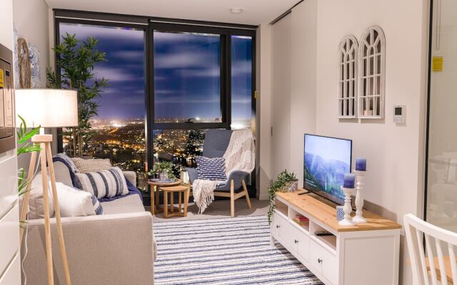 Hamptons Retreat on Level 77 Skytower