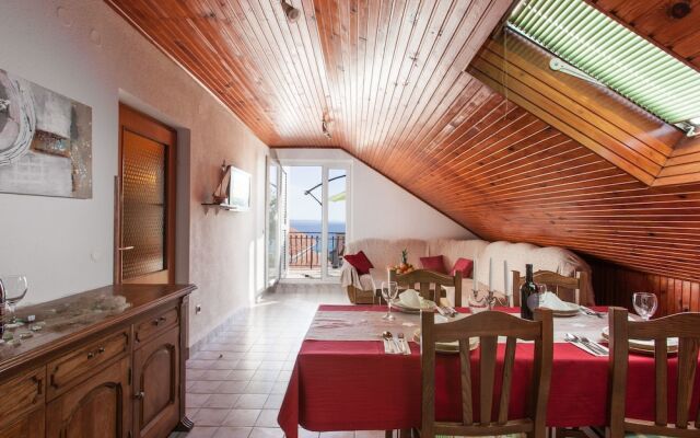 Modern Holiday Home in Podstrana With Pool