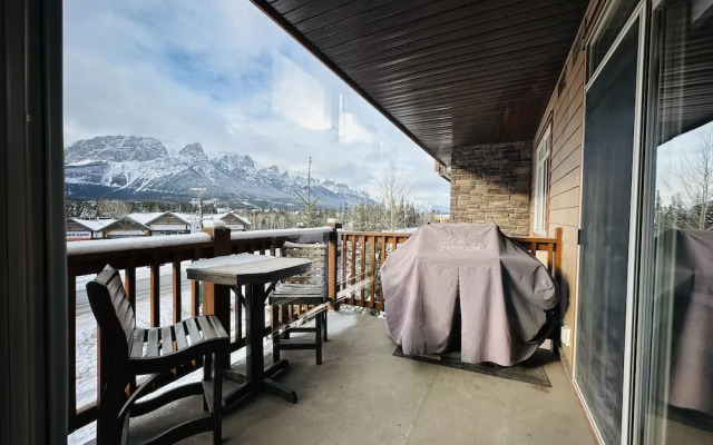 Mountain Retreat - Heated Pool & Hot-tub