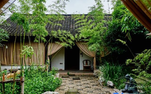 Yueshang Zen Space Homestay (Zhouzhuang Ancient Town Branch)