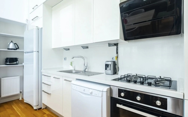 Chic Flat Near Public Transportation in Goztepe