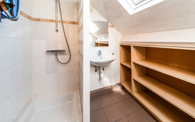 Modern Cottage in Rochefort with Private Garden