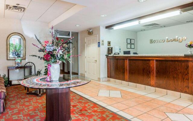 Econo Lodge Near Stewart International Airport