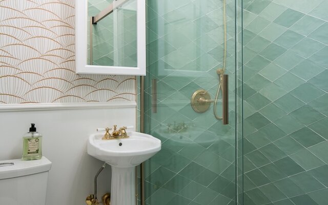 Charming Studio near Downtown! CDC Sanitized!