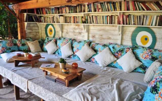 Turan Hill Lounge Hotel