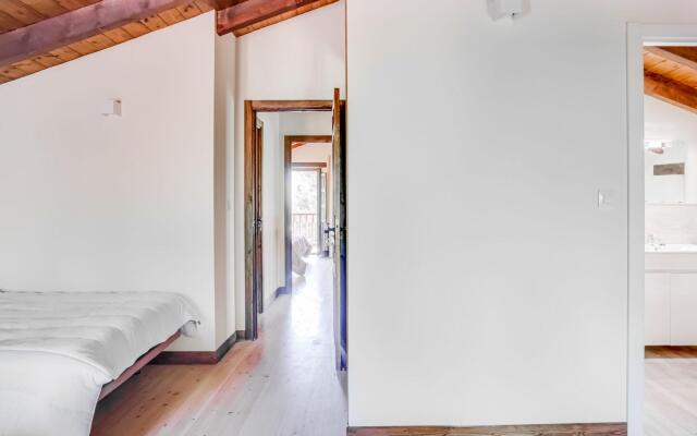 Rustic Holiday Home in Merilla with Valley View