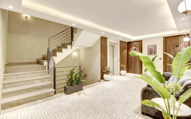 Saltstayz Premier – Galleria Market Road & Sector 27