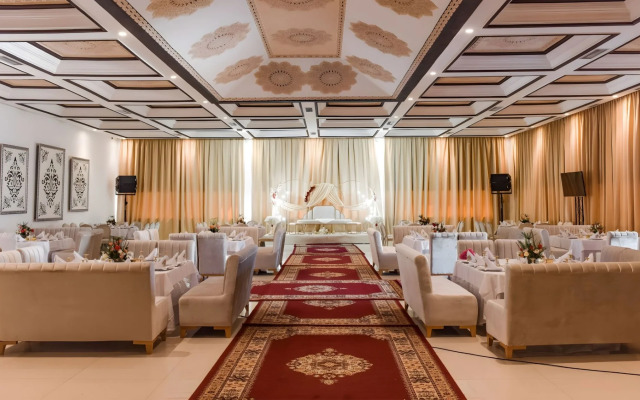 Dwo Mira Palace