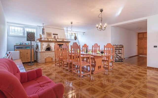 Awesome Home in Vodnjan With Wifi and 2 Bedrooms