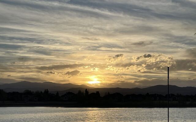 Scandinavian Chic – Hot Tub, Bikes and Lake Life!