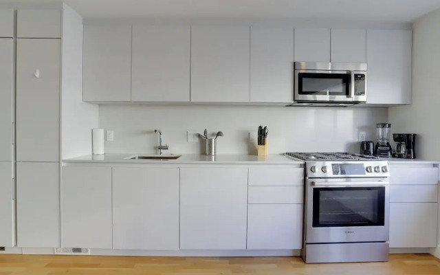 Modern Apartment Near D.C. Landmarks