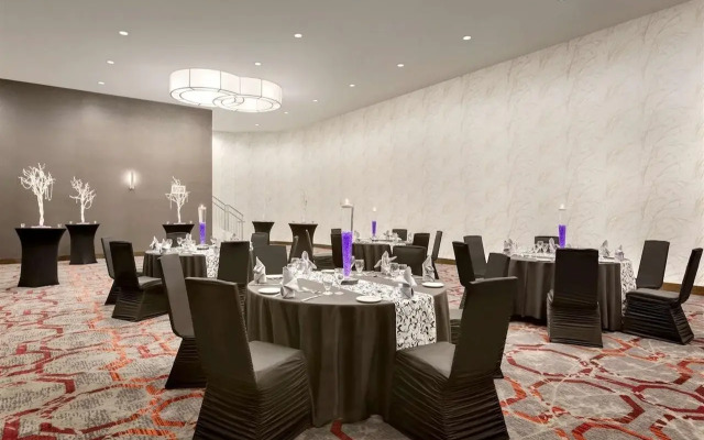 DoubleTree by Hilton Toronto Airport