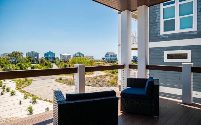 Golden Hour by Oak Island Accommodations