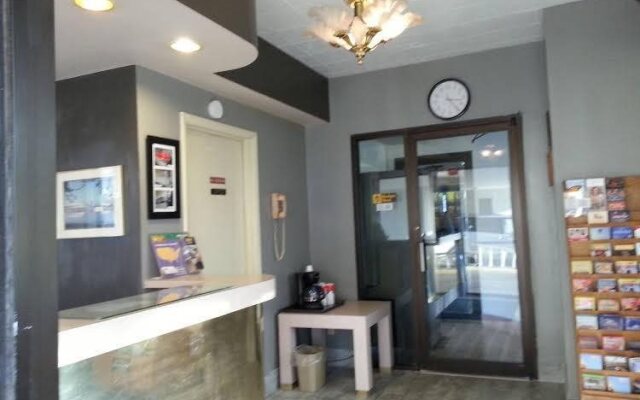 Budget Host Town Center Motel