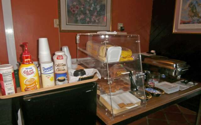 Country Hearth Inn & Suites Marietta