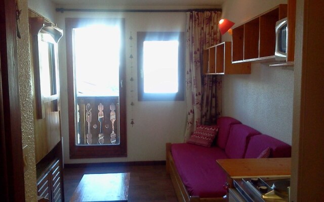 Lou Services Apartment CC128 LSI 001