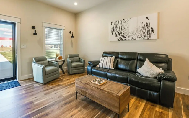 Near CU & Dtwn! Campbellsville Home w/ Game Room