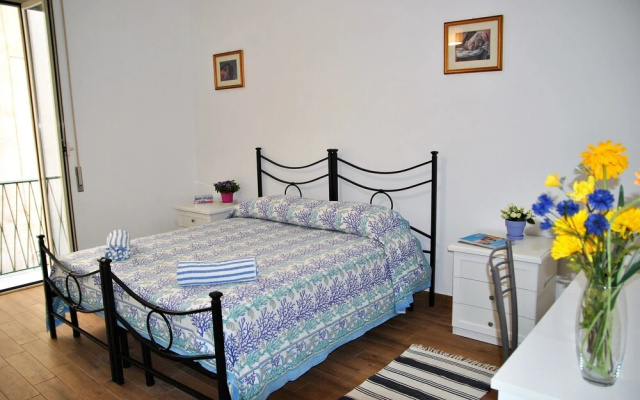 Happiness House two Steps Away to the Beach of Gaeta