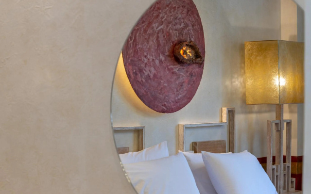 10GR Boutique Hotel and Wine Bar