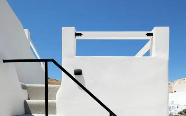 Acave Santorini Suites