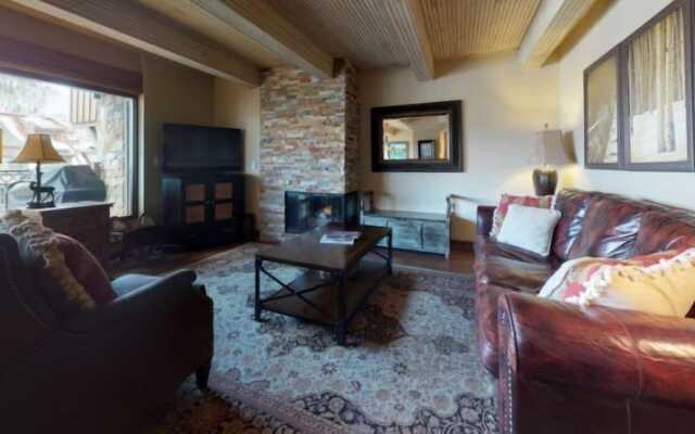 Lionshead Village - Landmark Condos 2 Bedroom