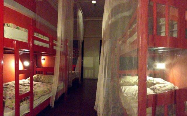 CUBE Boutique Capsule Hotel @ Kampong Glam