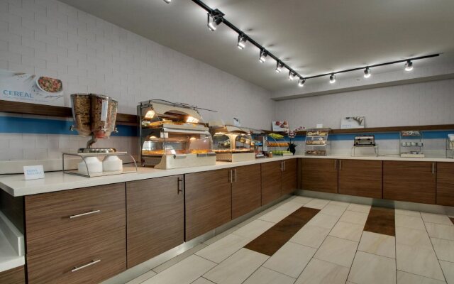 Holiday Inn Express & Suites Wapakoneta by IHG