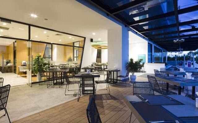 Parama Apartments Balcony Beachfront
