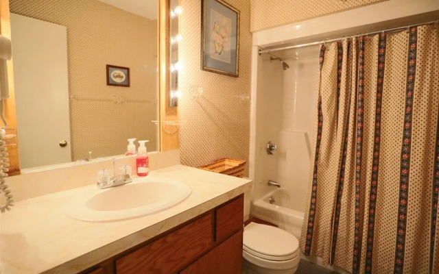 Private Home Close to Loon Mountain, Sleeps Families up to 14! - Cb127l
