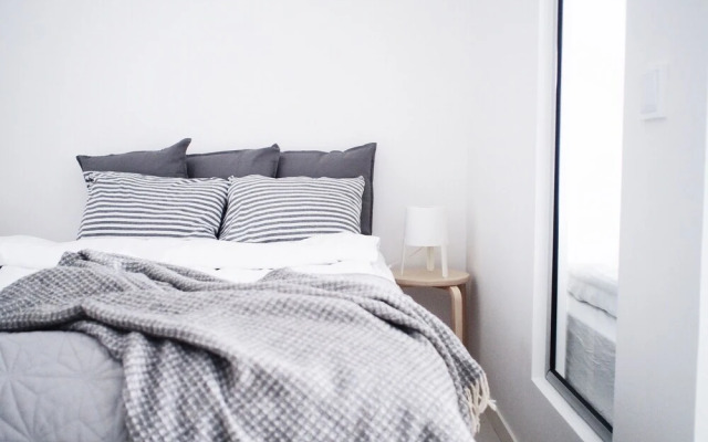 2ndhomes Central Tower Apt near Train St