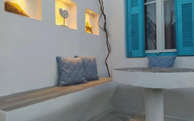 PERIVOLI 4-CHORA(5min away from the center by car)