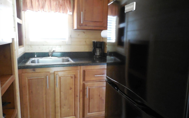 Snake River Cabin Village