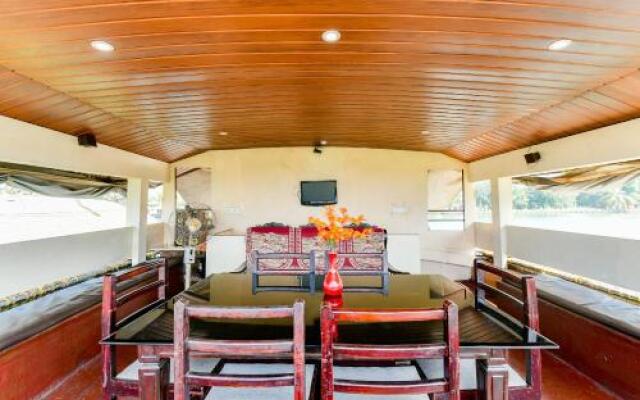 OYO 28400 Relax In Kerala Pamba 3bhk Sharing Houseboat
