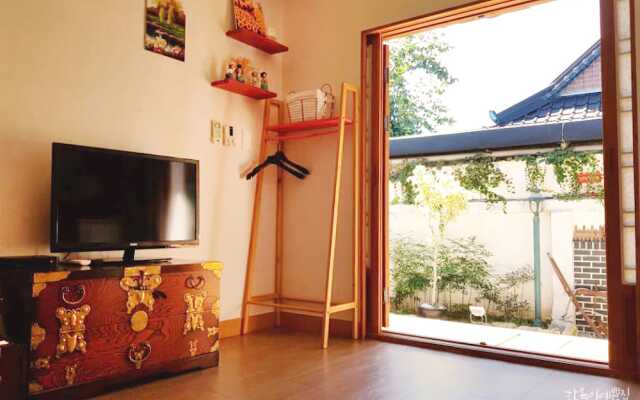 Pretty Hanok House